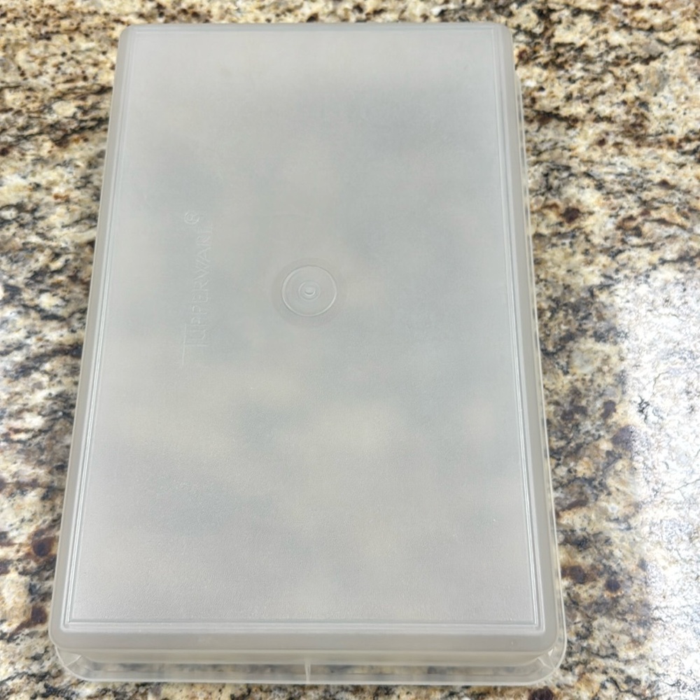 Tupperware Rectangle Container 290-9 White/Clear Body - Picture 2 of 16